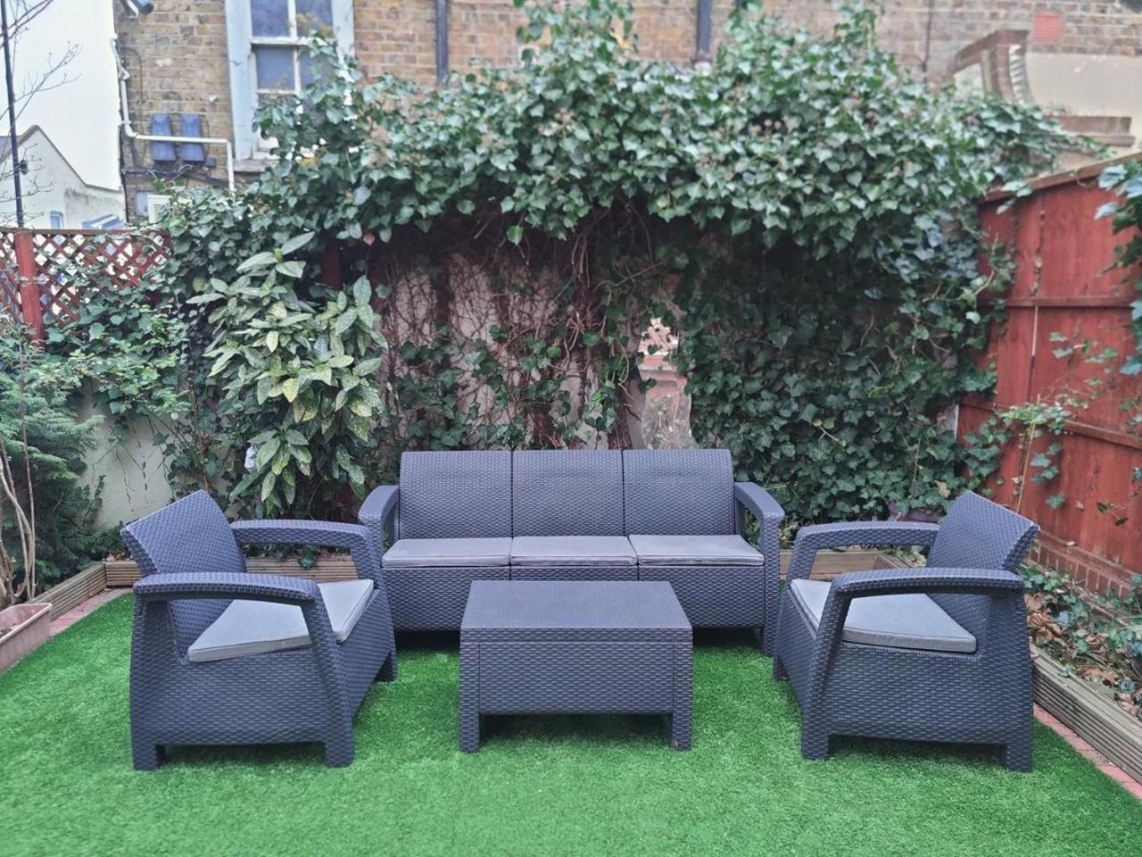 Apartment Stratford - Spacious 2 Bed Flat With Secured Parking & Private Garden