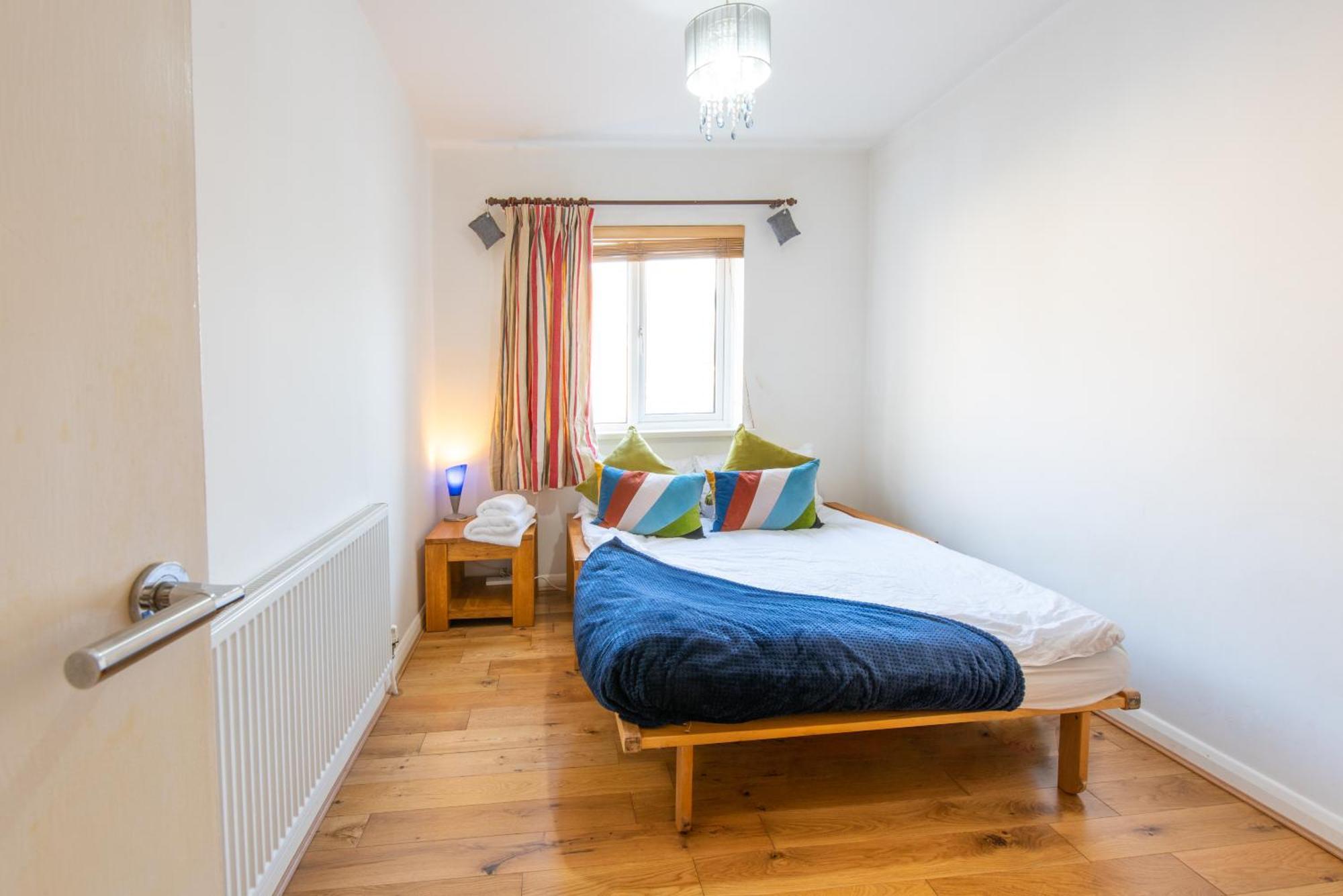 Stratford - Spacious 2 Bed Flat With Secured Parking & Private Garden London